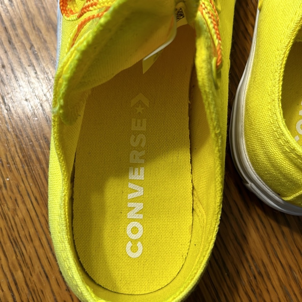 Excellent Condition! Converse 7.5 All Stars - Picture 6 of 12